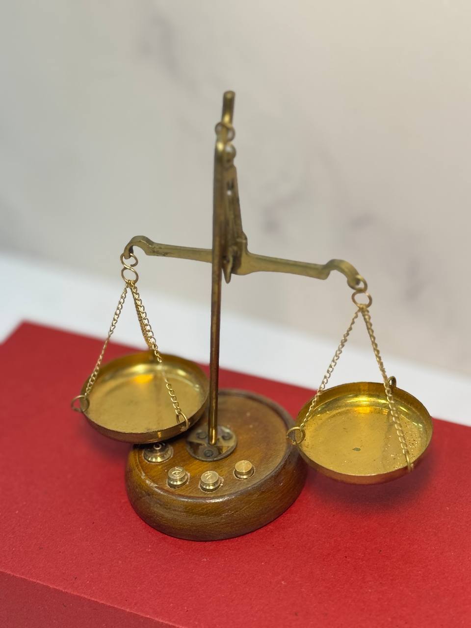  ترازو عدالت مدل جنس برنجی 