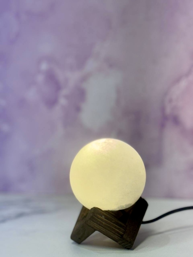 آباژور سنگ نمک طرح ماه گل پایه چوبی