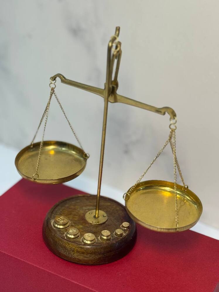 ترازو عدالت مدل جنس برنجی